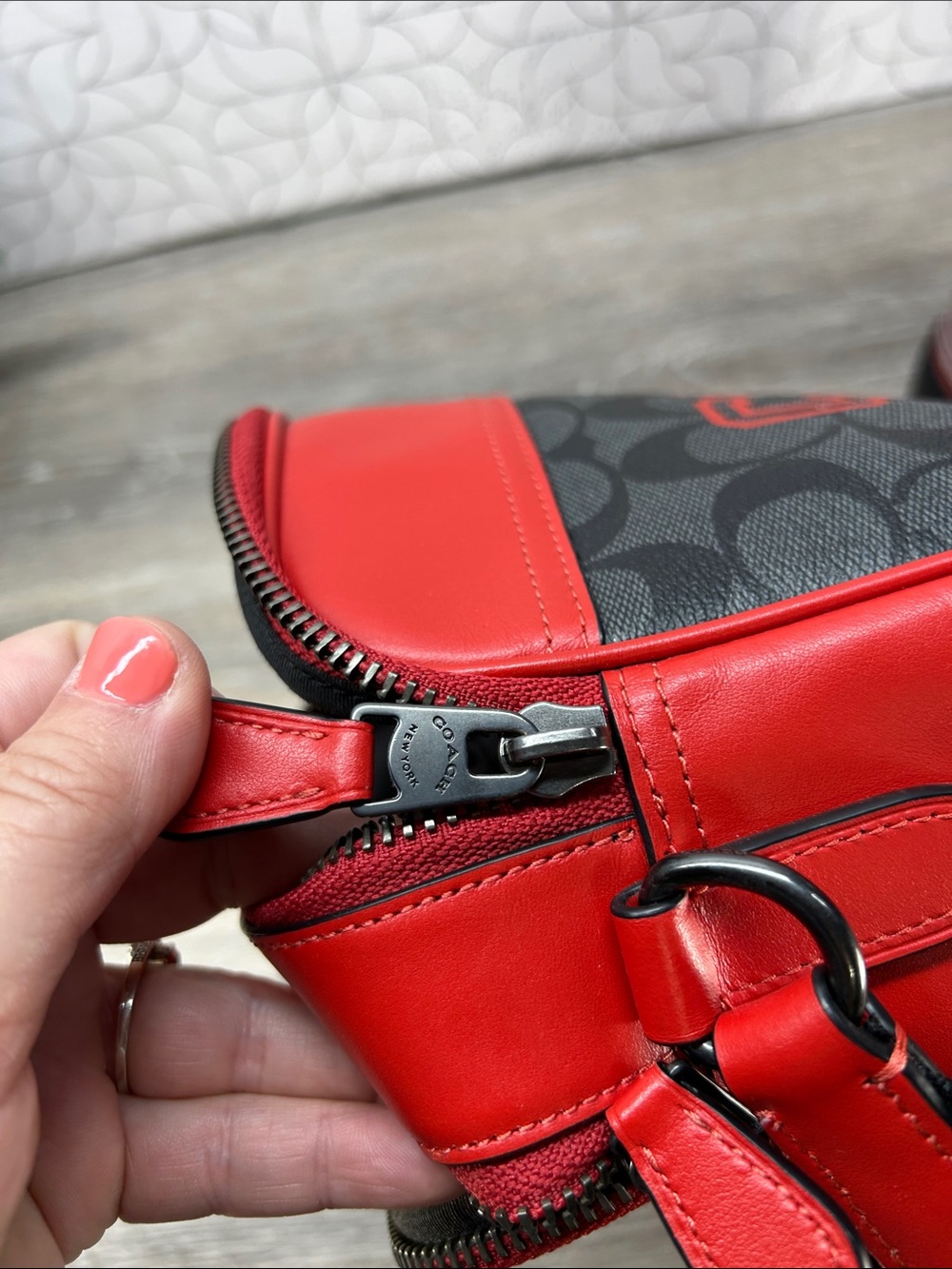 5770 NWOT Coach Black Signature Crossbody with Red Trim 245770 - Picture 8 of 16